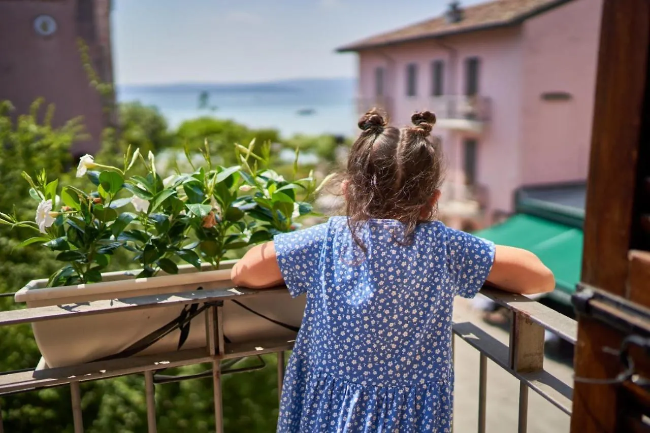 Porto Valentino Apartment Σιρμιόνε