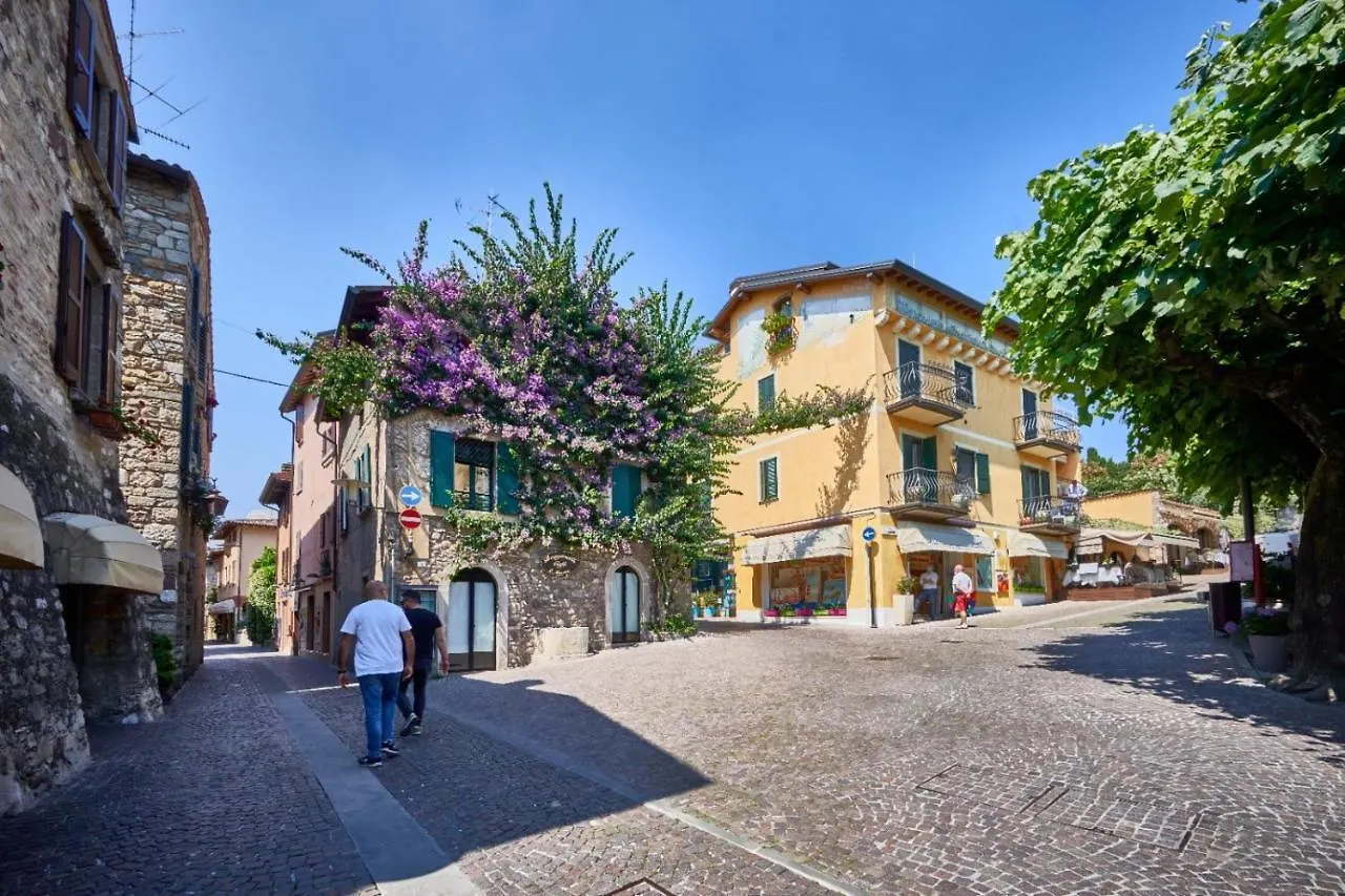 Porto Valentino Apartment シルミオーネ
