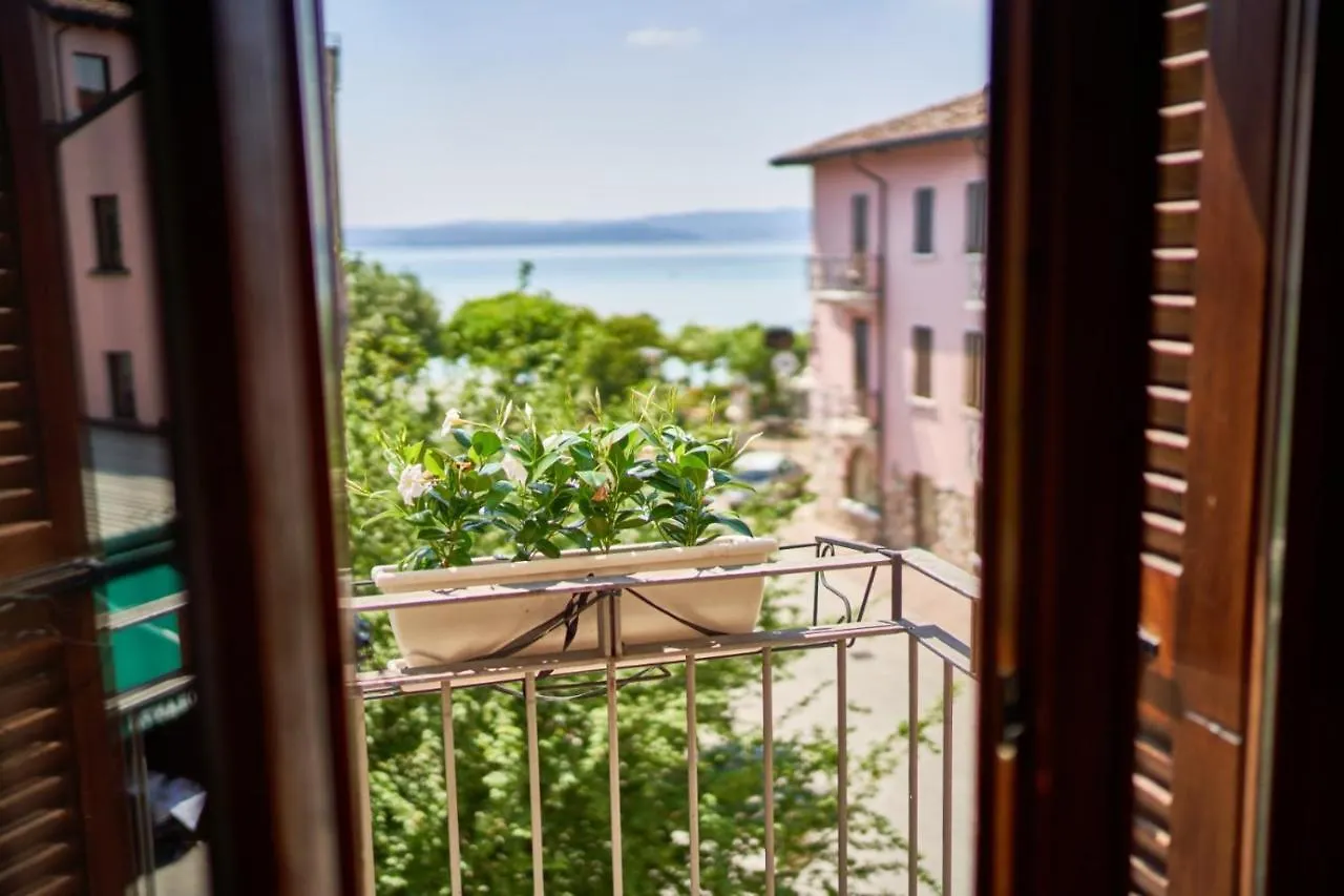 Porto Valentino Apartment Sirmione